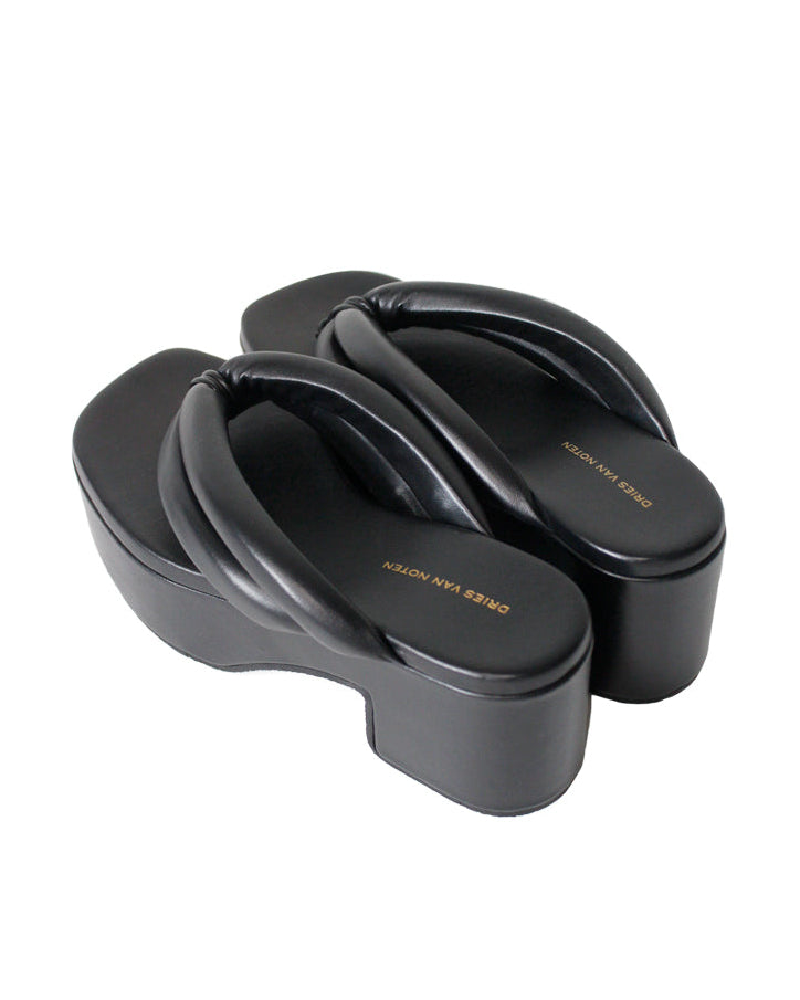 DRIES VAN NOTEN/トングサンダル
