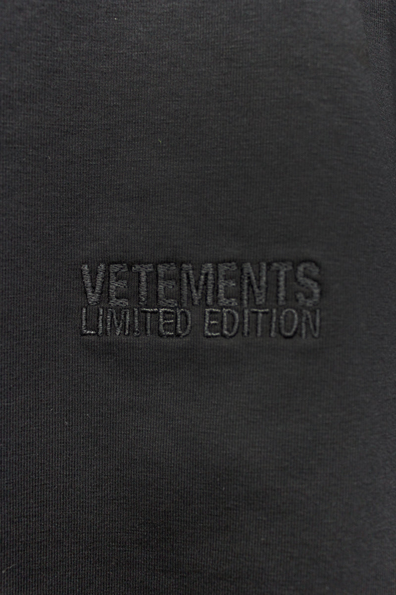 EMBROIDERED TONAL LOGO Tシャツ【24SS】