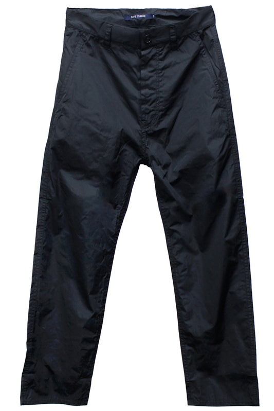 テーパードパンツ