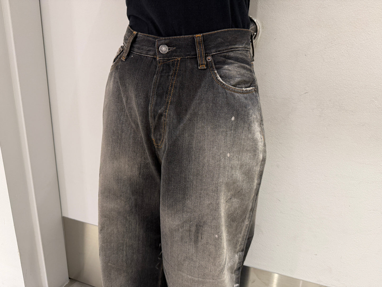 ルーズフィットジーンズ（UNISEX）