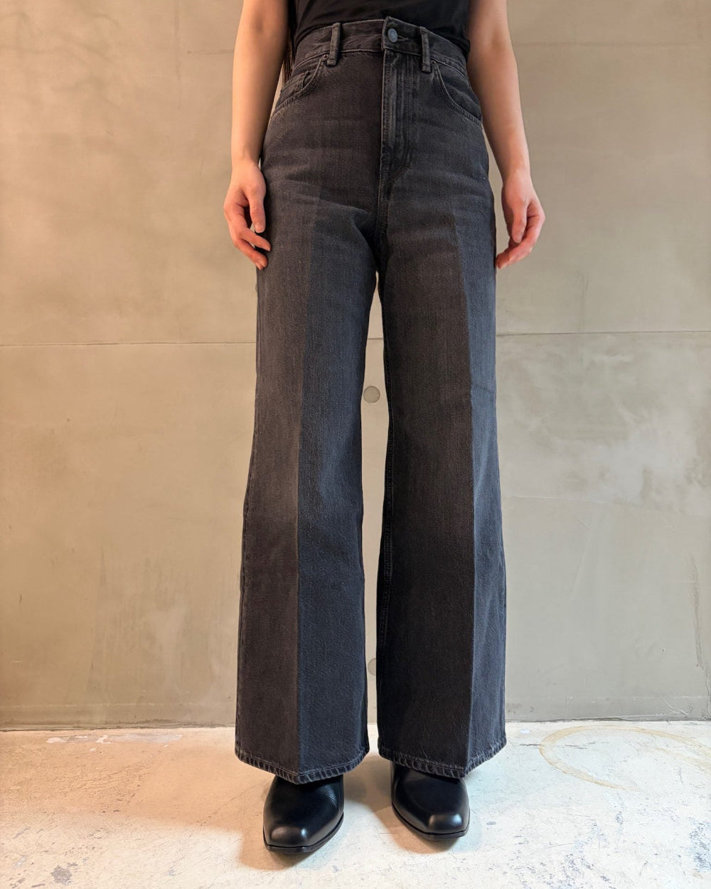 レギュラーフィットジーンズ（UNISEX）