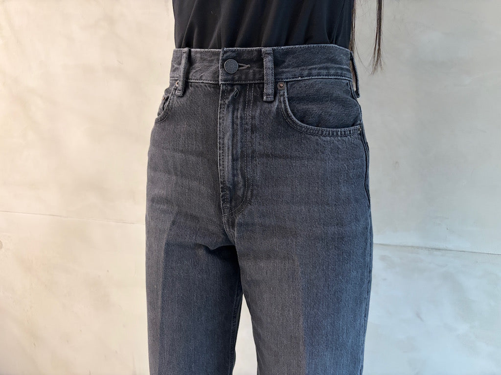 レギュラーフィットジーンズ（UNISEX）