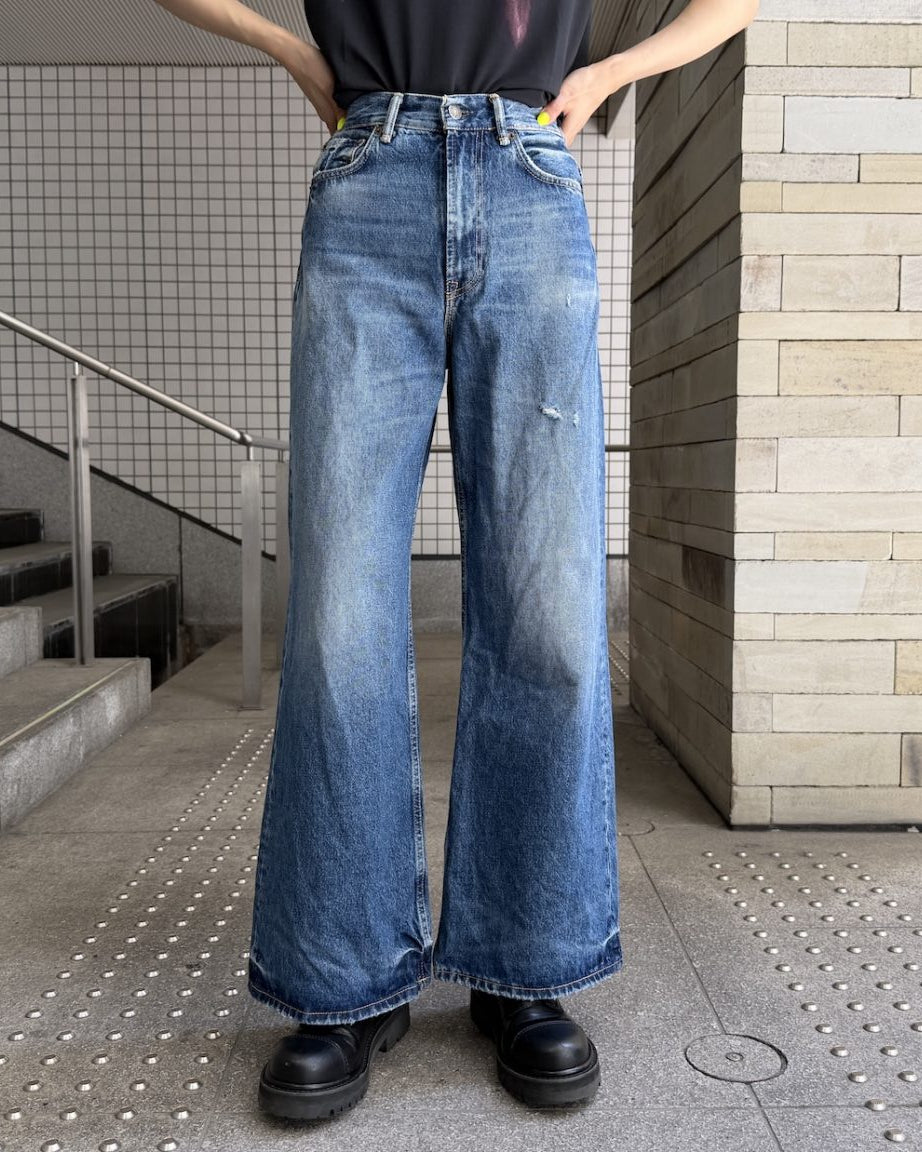 レギュラーフィットジーンズ（UNISEX）