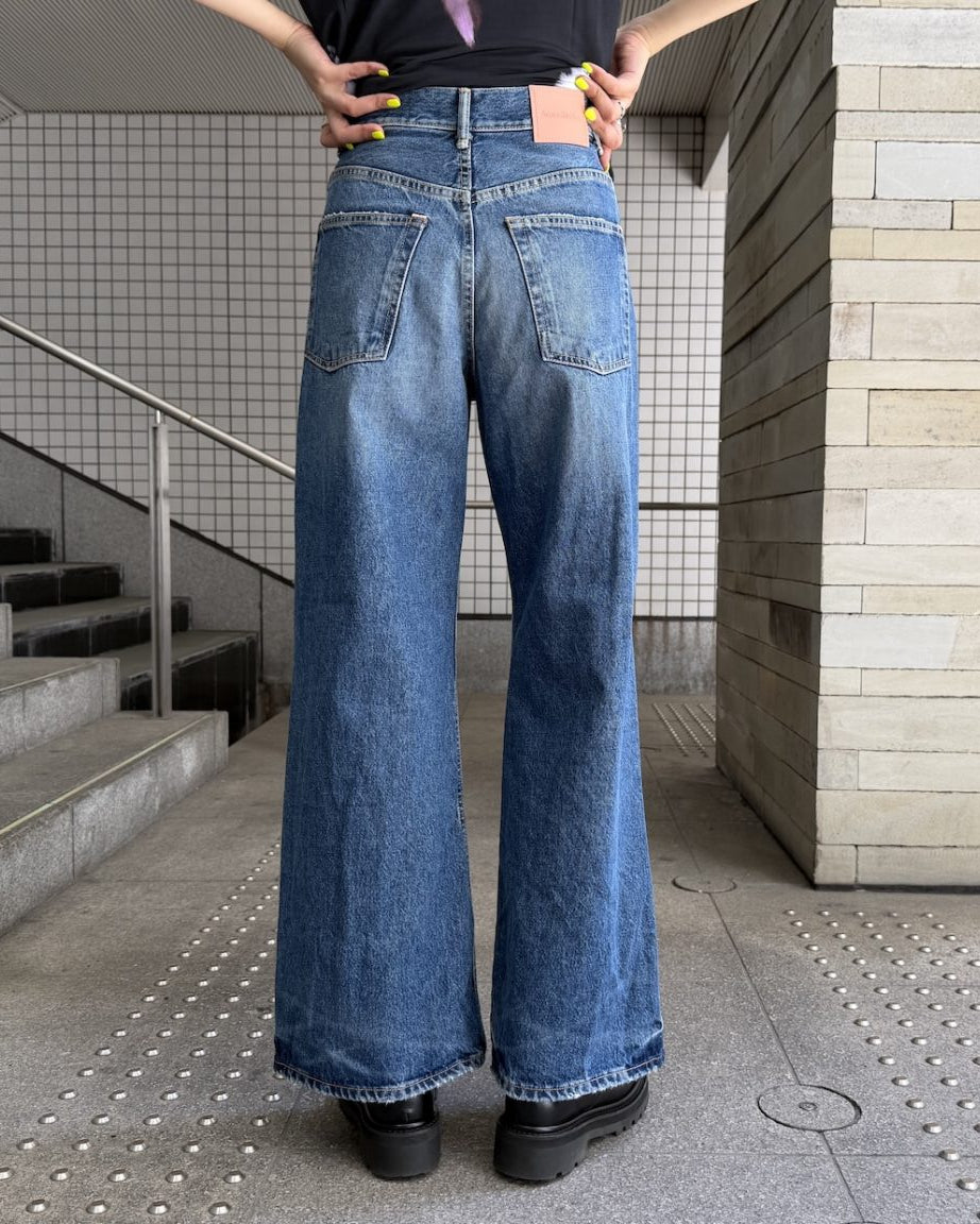 レギュラーフィットジーンズ（UNISEX）