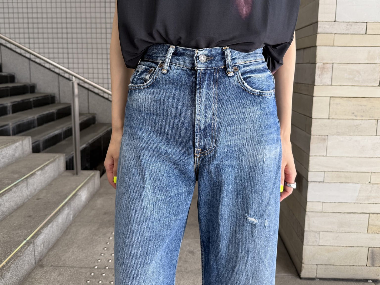 レギュラーフィットジーンズ（UNISEX）