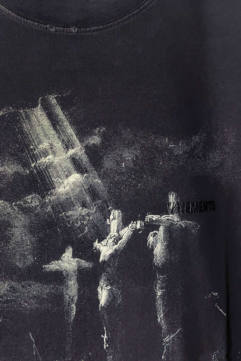 JESUS ON A CROSS DISTRESSED T-SHIRT（UNISEX）
