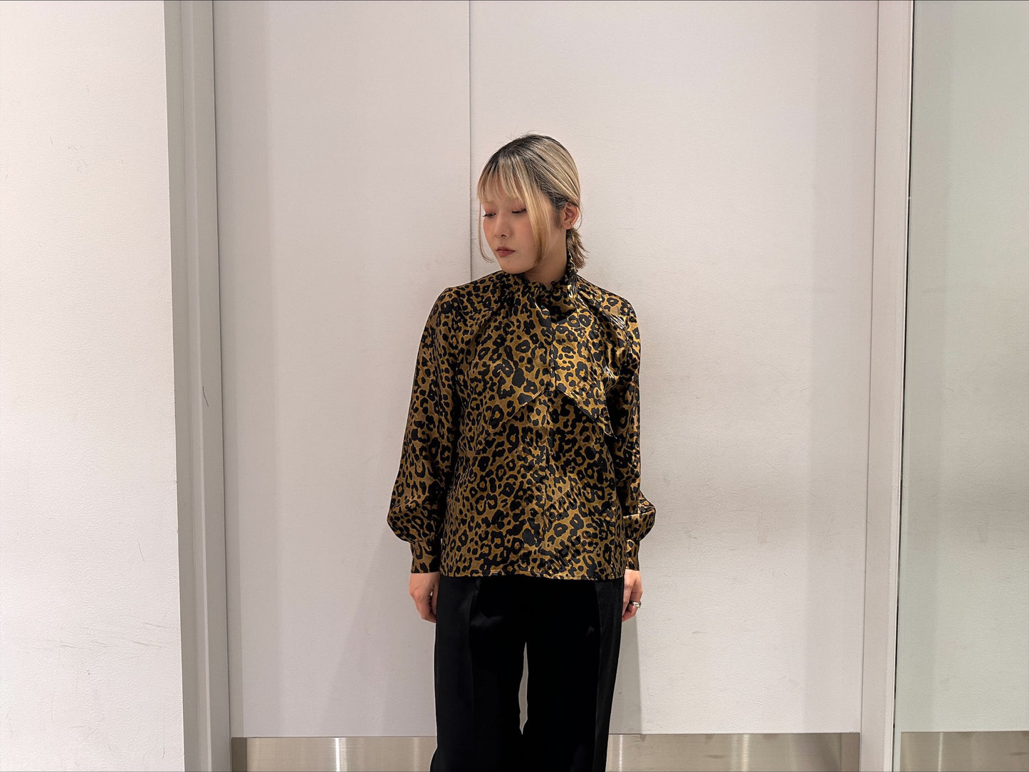 LEOPARD SCARF BLOUSE