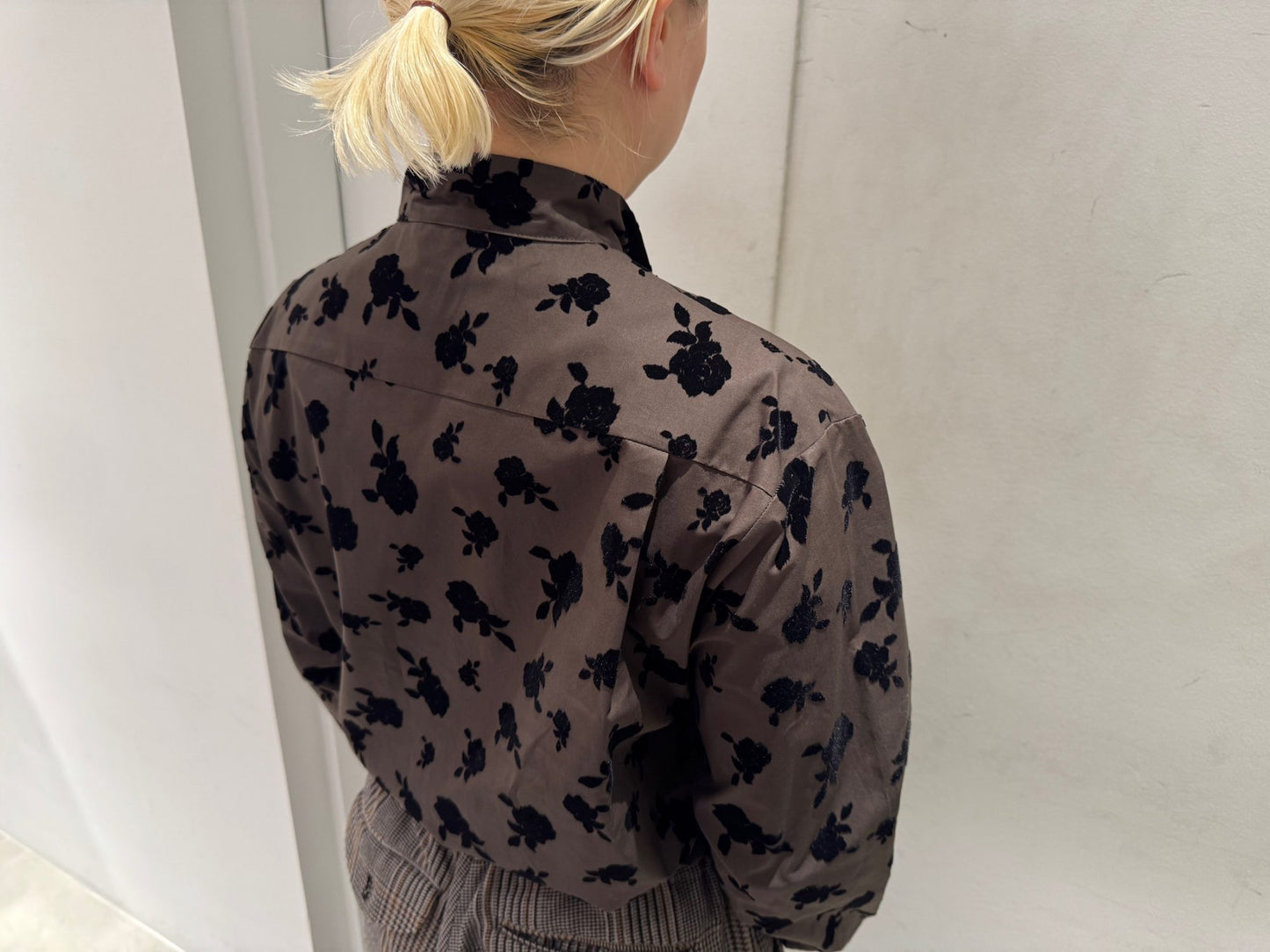 タイ付フラワー柄ブラウス【25AW】