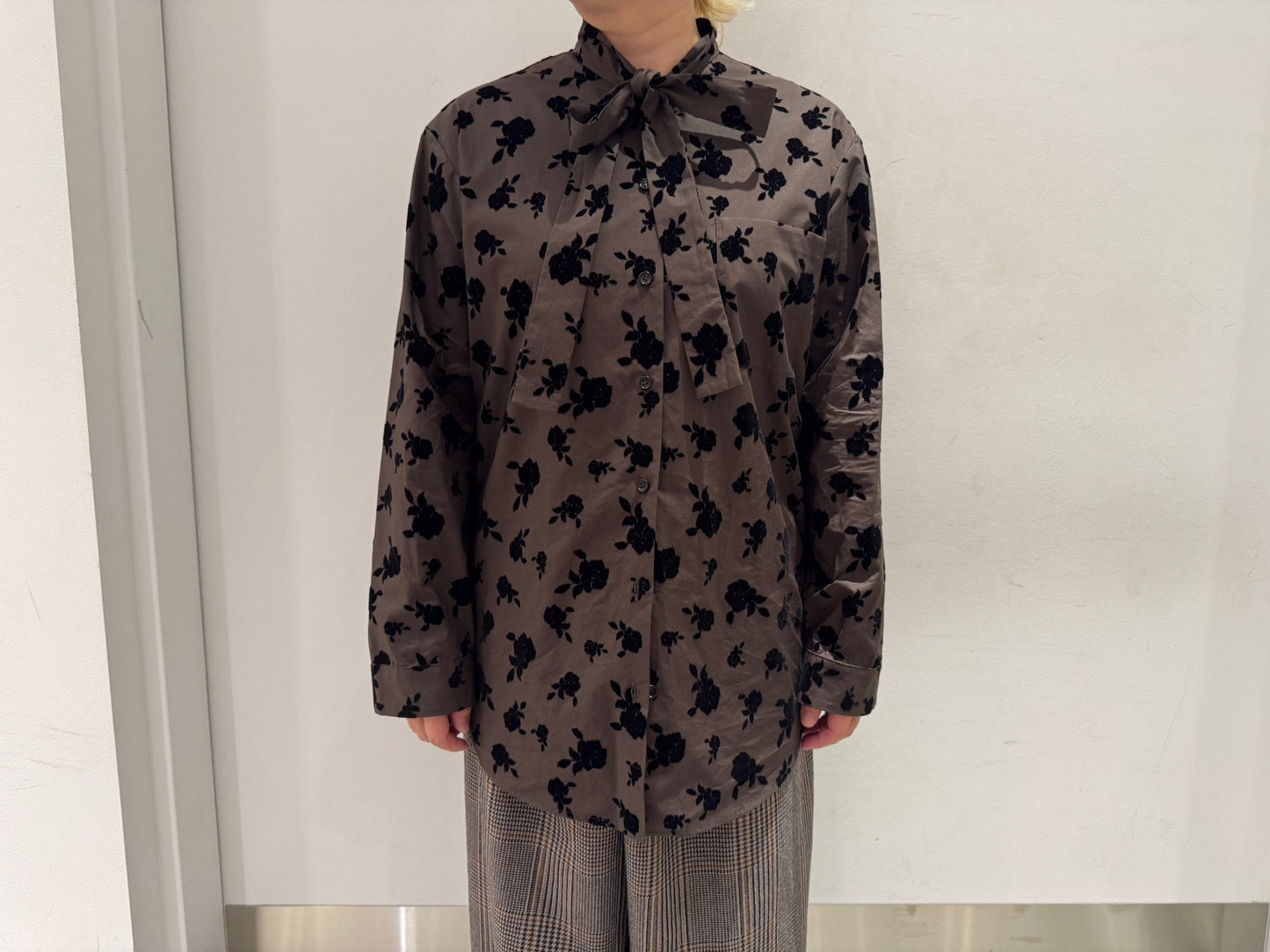 タイ付フラワー柄ブラウス【25AW】