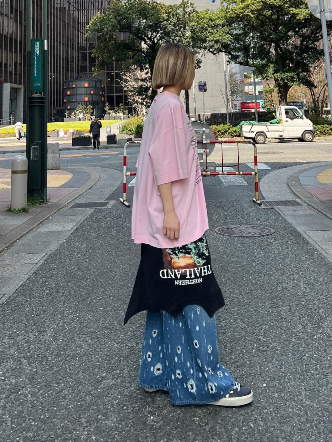 THAILAND TOURIST UPSIDE-DOWN T-SKIRT
