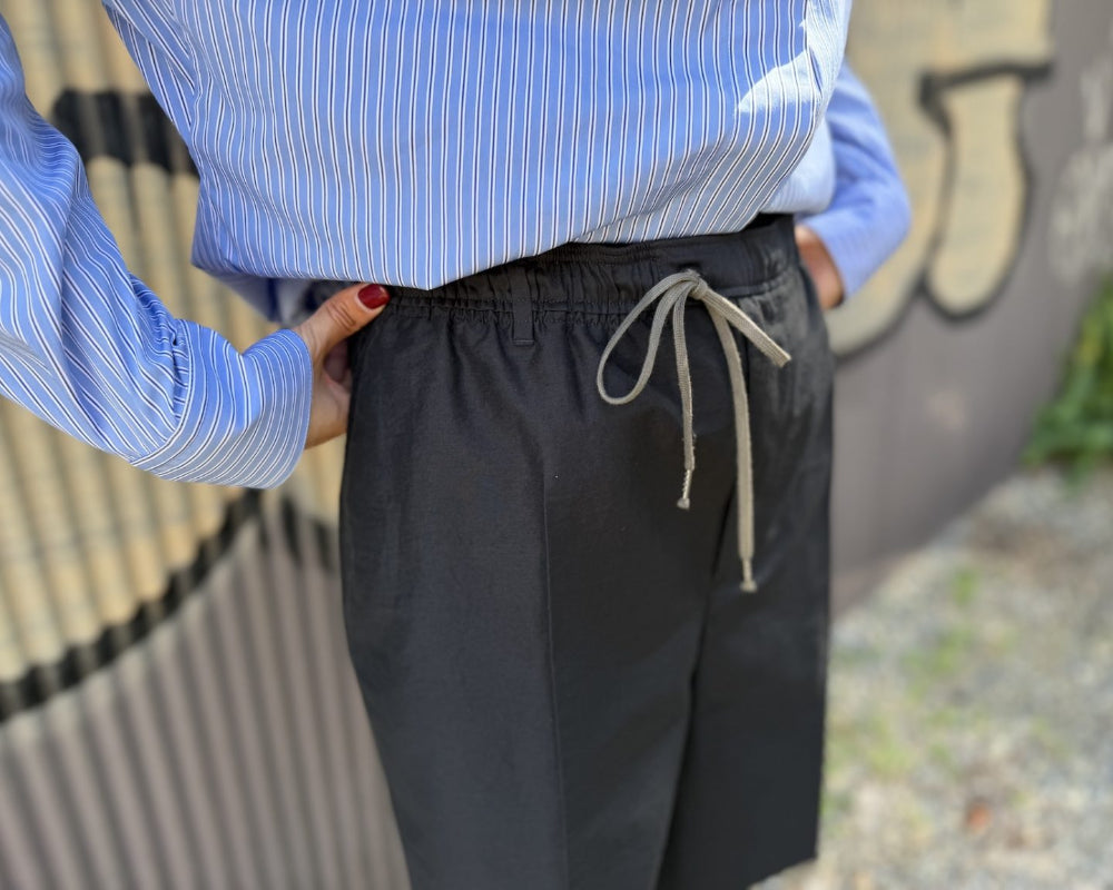 DRAWSTRING SHORTS