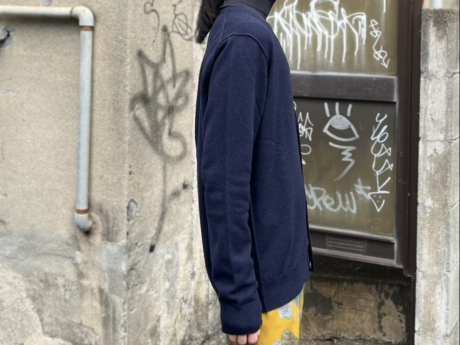 Vネックカーディガン