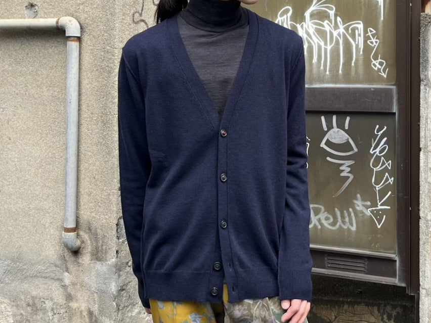 Vネックカーディガン
