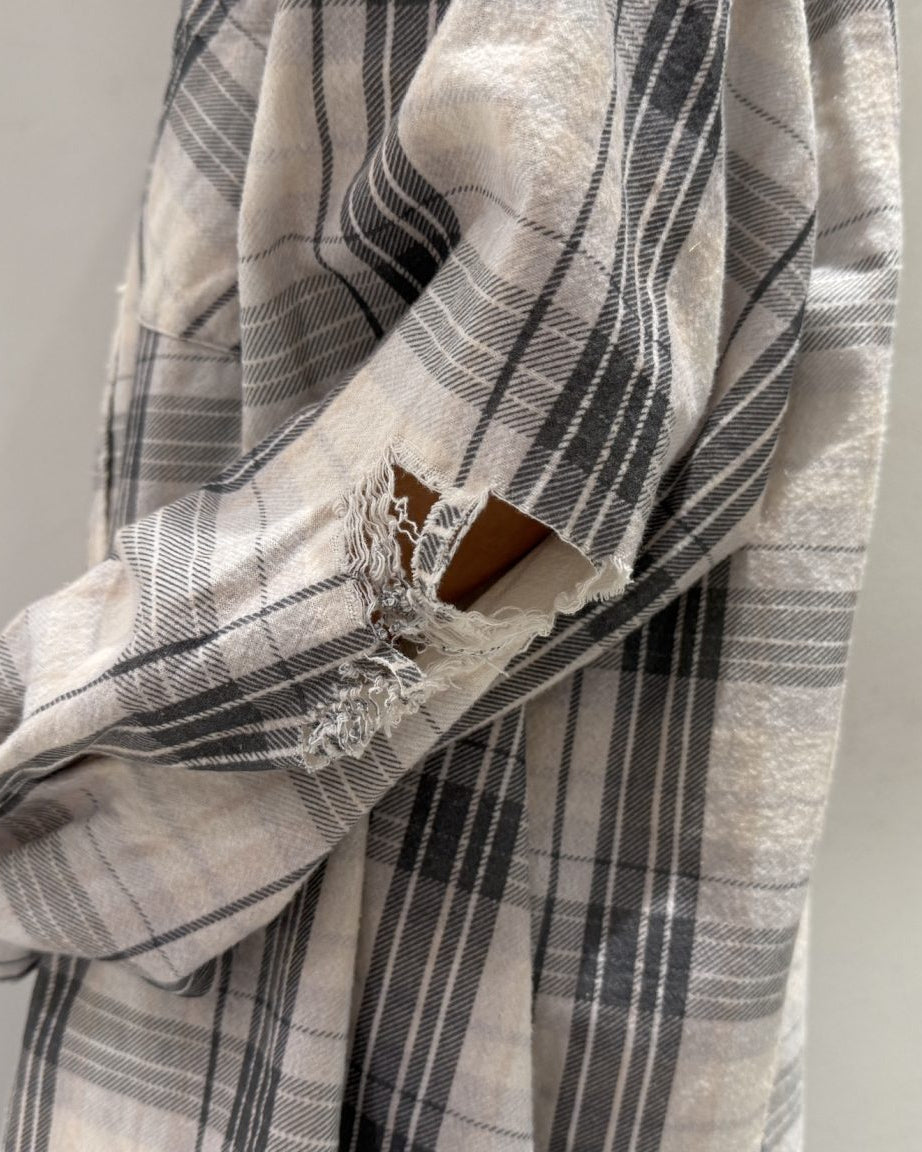 DISTRESSED PLAID SHIRT