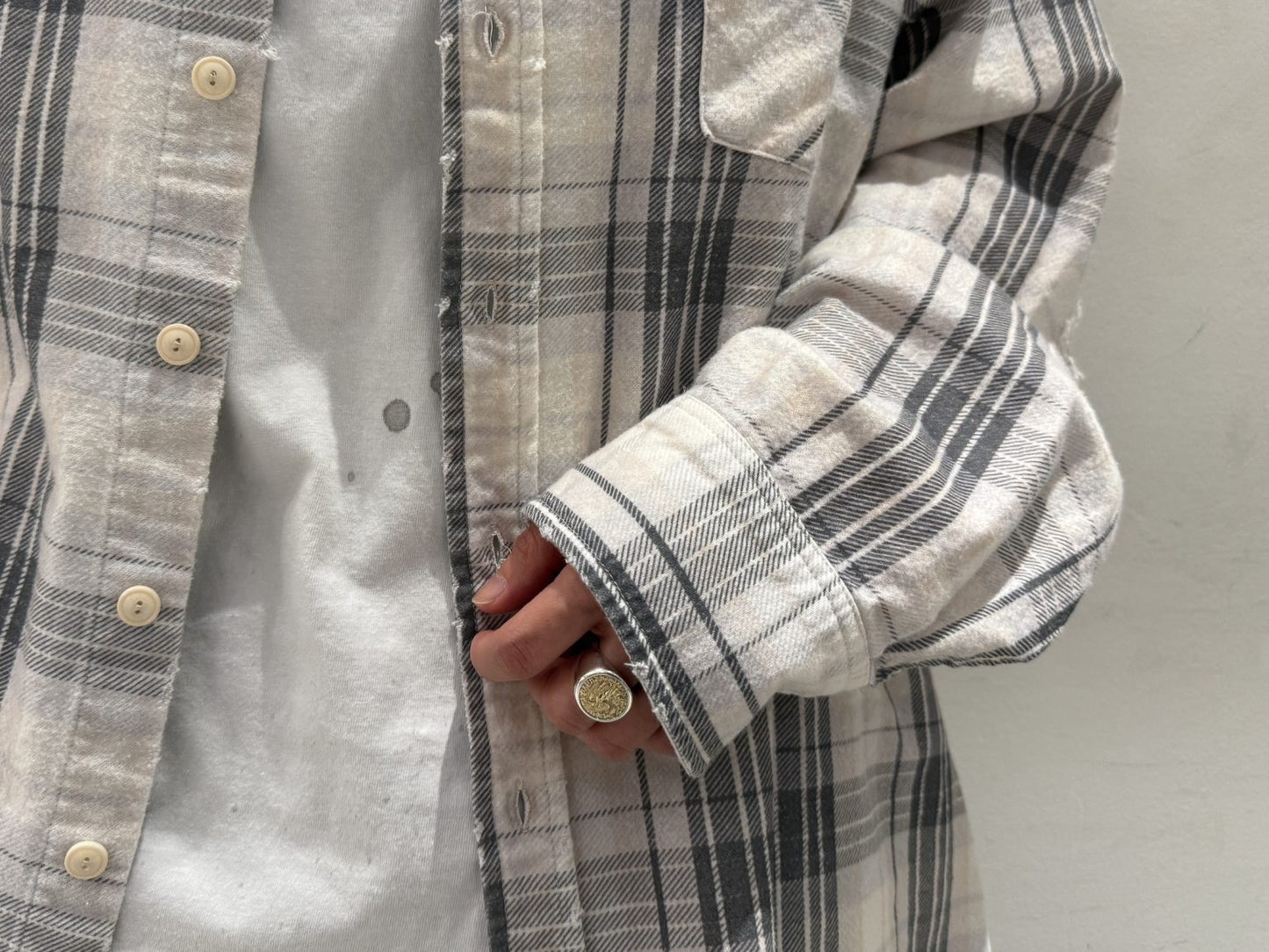 DISTRESSED PLAID SHIRT