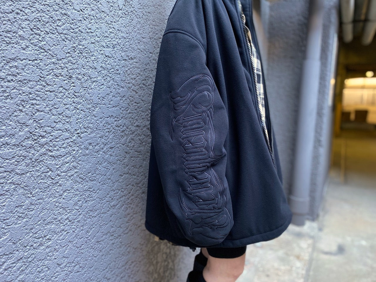 EMBROIDERED METAL LOGO FLEECE JACKET【24AW】