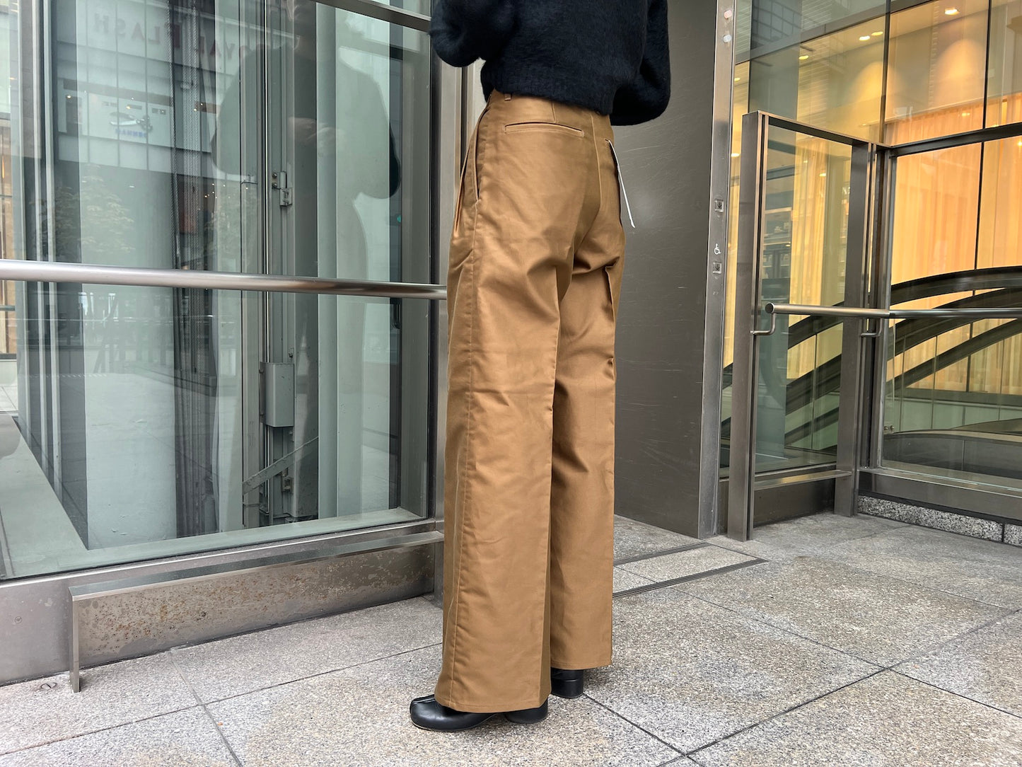 TUCK WIDE PANTS