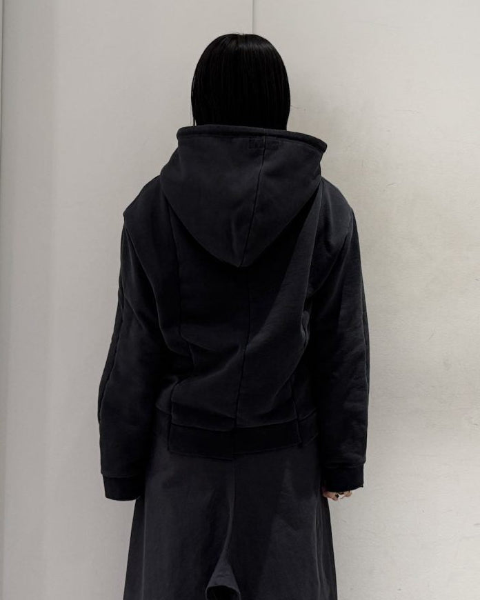 CUT-UP FITTED HOODIE（UNISEX）