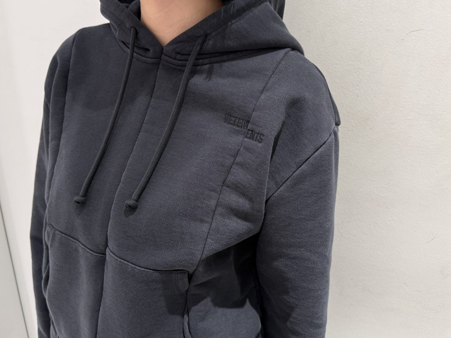 CUT-UP FITTED HOODIE（UNISEX）