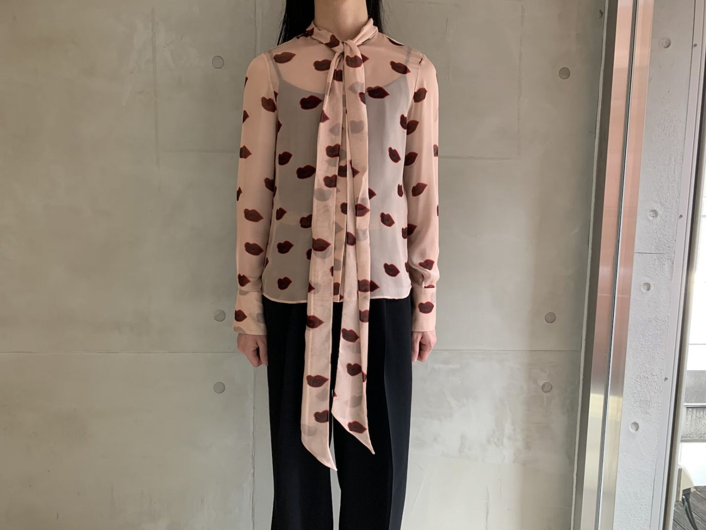 PUSSY BOW LIPS PRINT SHIRT【24AW】