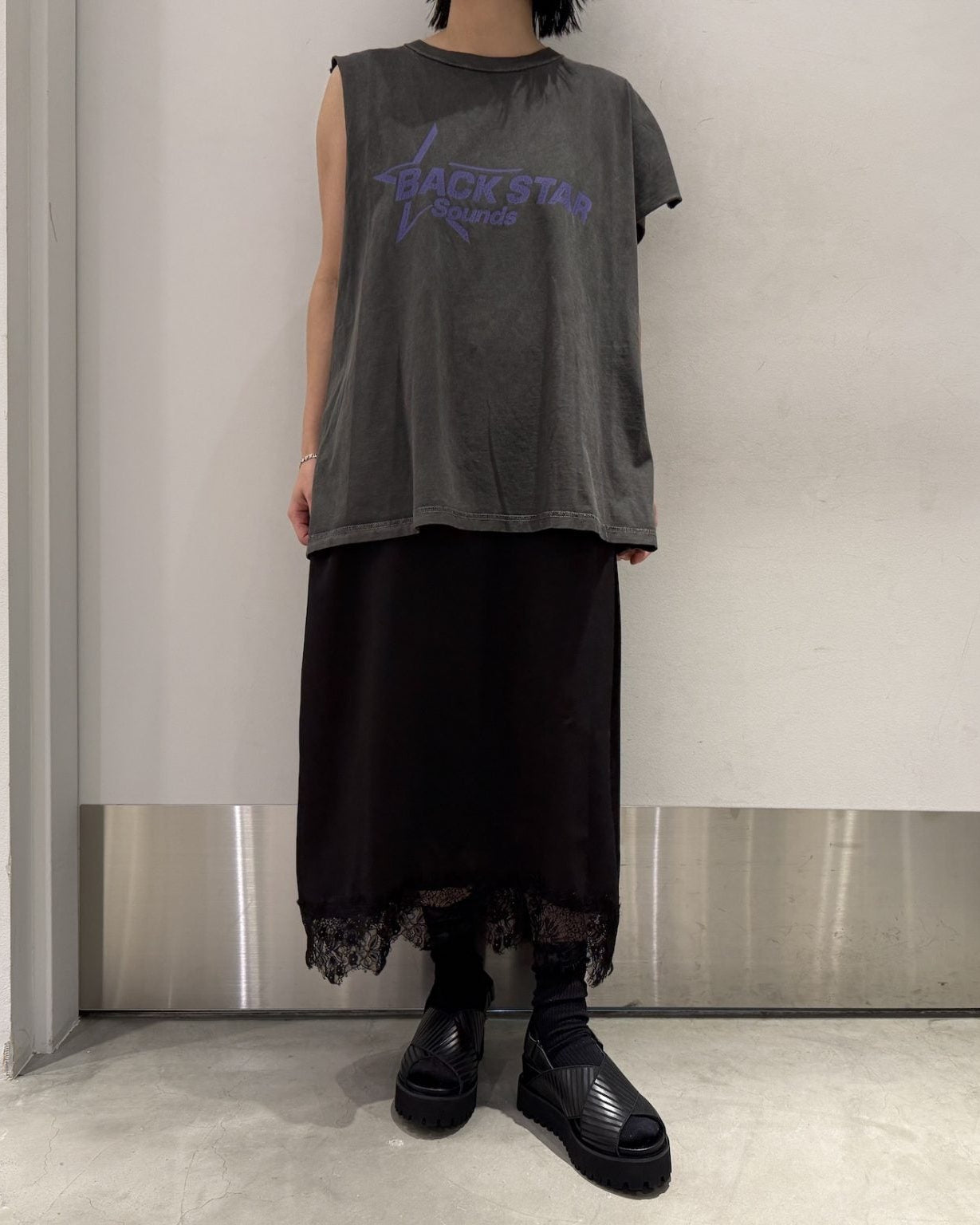 ”BACK STAR SOUNDS” LAYERED T-SHIRT DRESS
