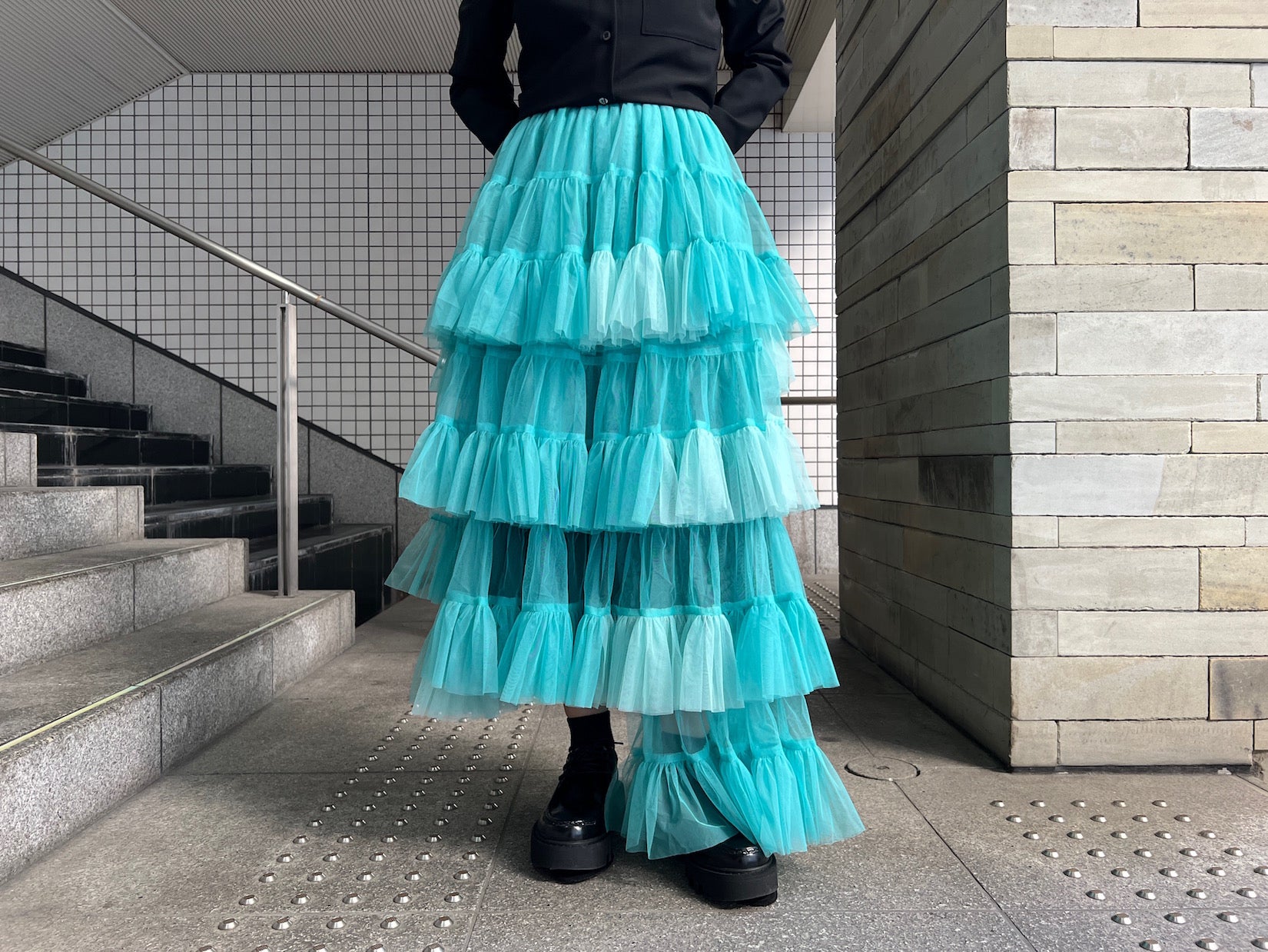 viviano チュールフリルロングスカート 水色 ブルー LITMUS Tulle Asymmetric Skirt｜VIVIANO（ヴィヴィアーノ）通販オンライン