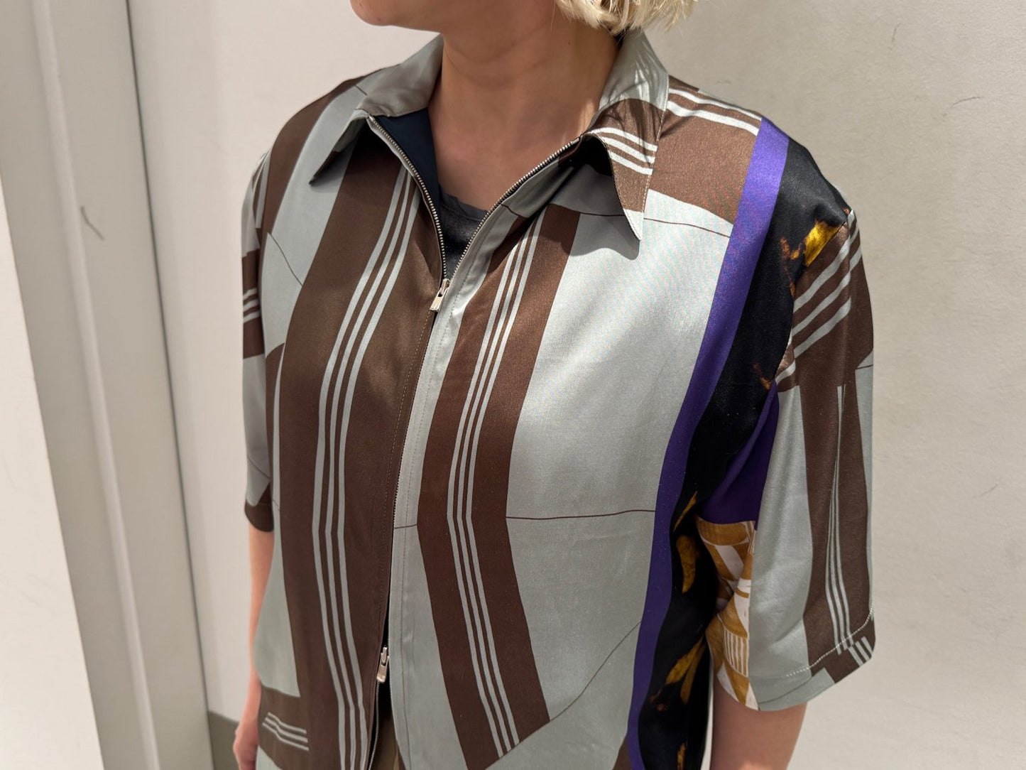 COLLAGE PRINTED BACK OPEN TOPS