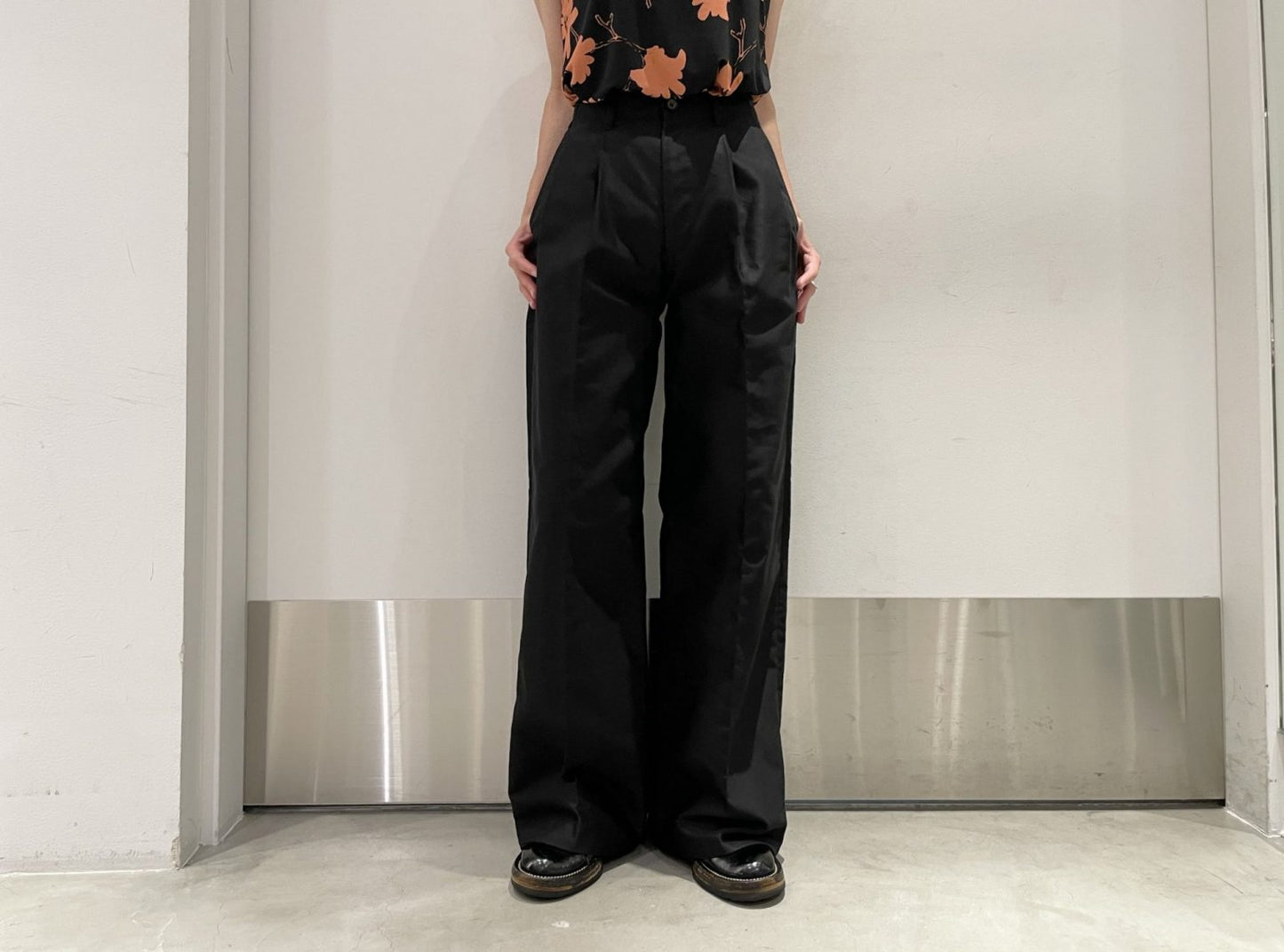 TUCK WIDE PANTS