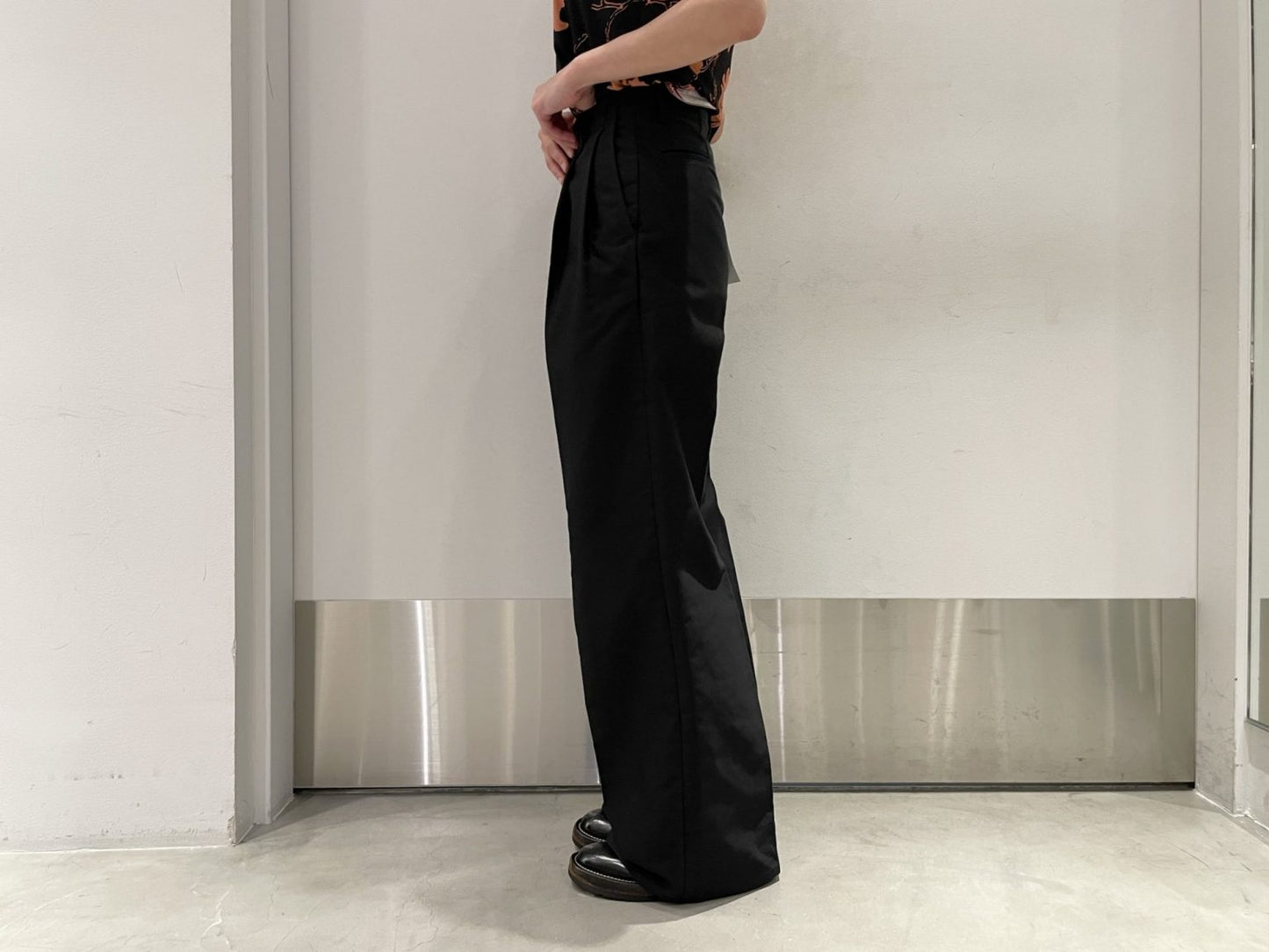 TUCK WIDE PANTS