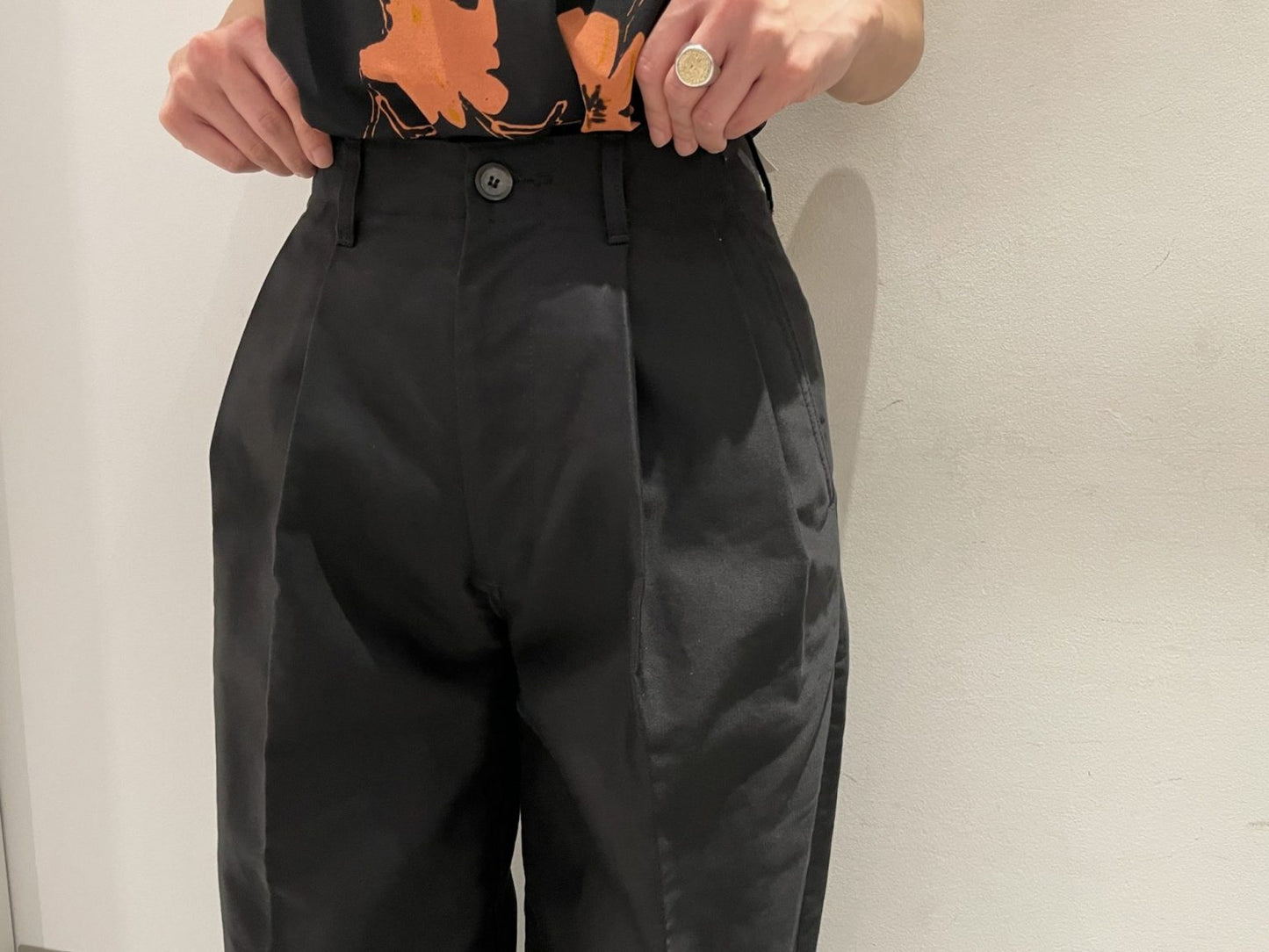 TUCK WIDE PANTS