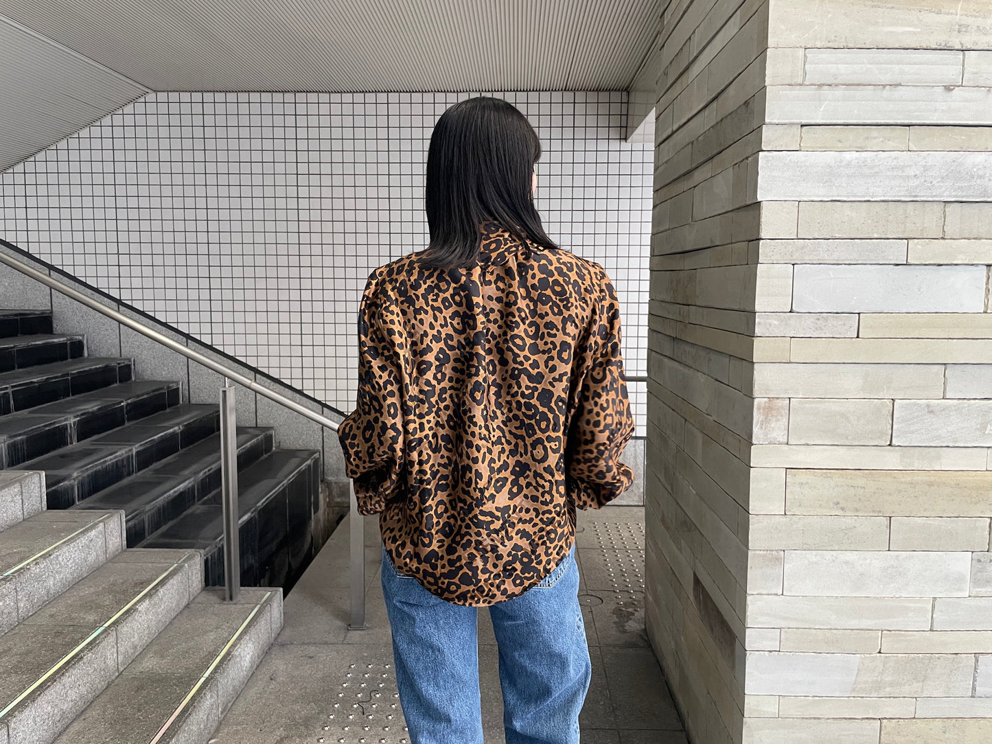 LEOPARD SCARF BLOUSE