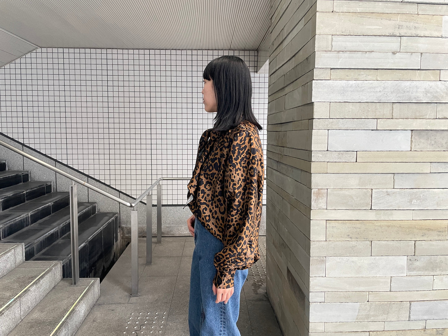 LEOPARD SCARF BLOUSE