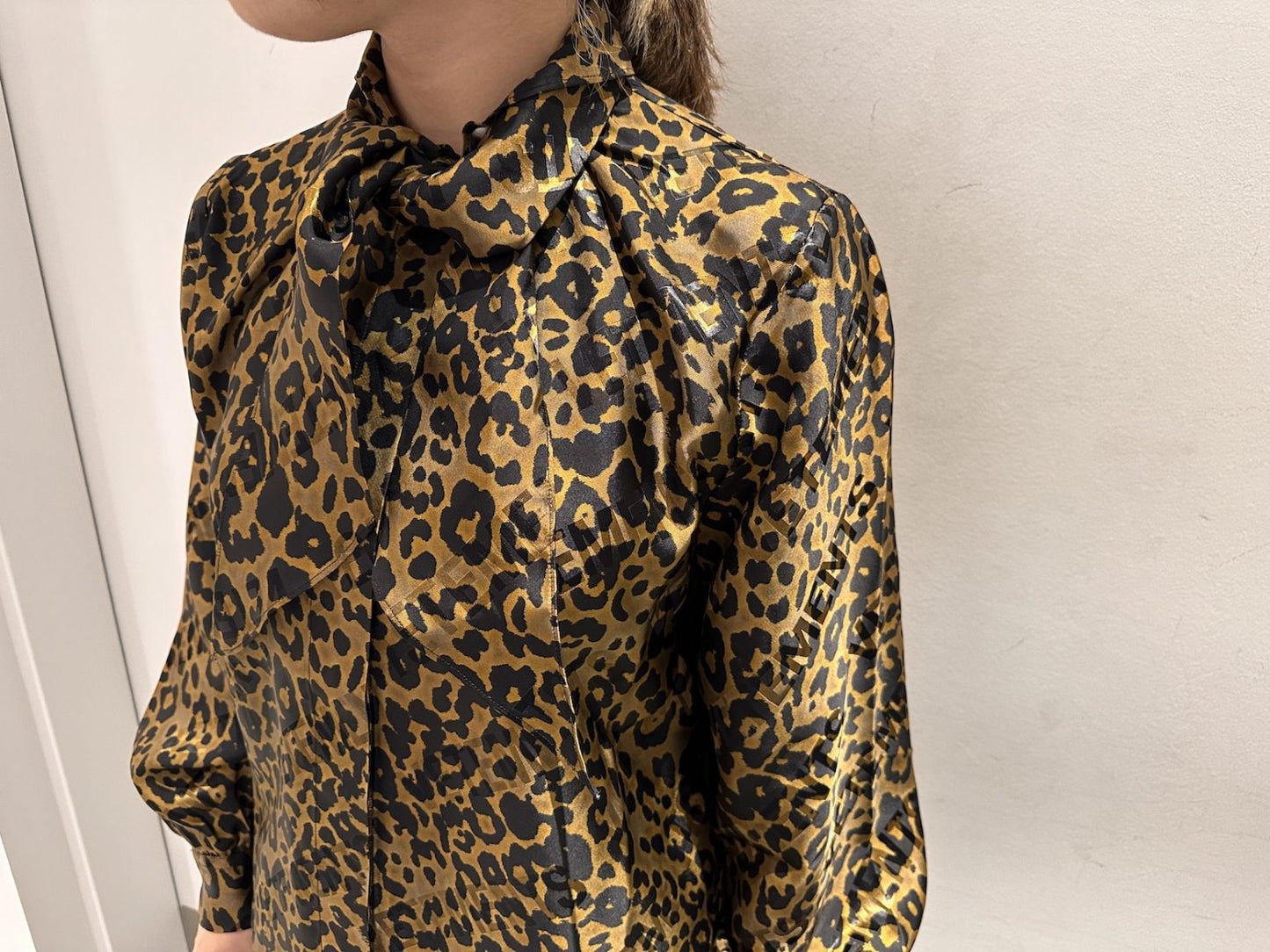 LEOPARD SCARF BLOUSE