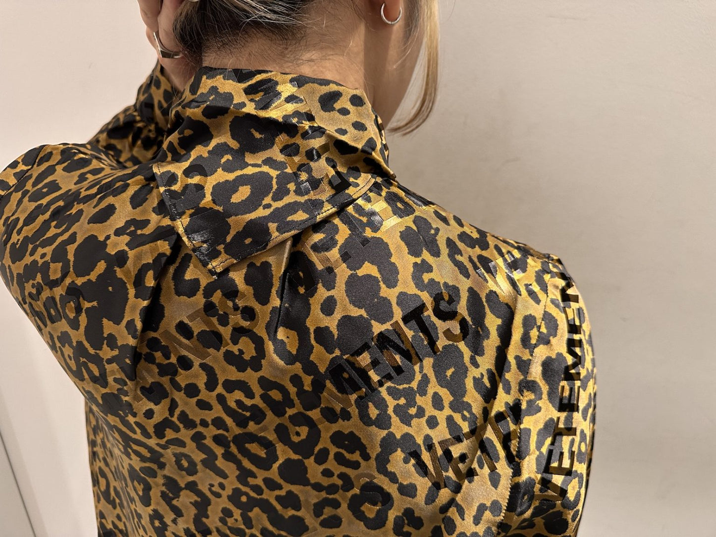 LEOPARD SCARF BLOUSE