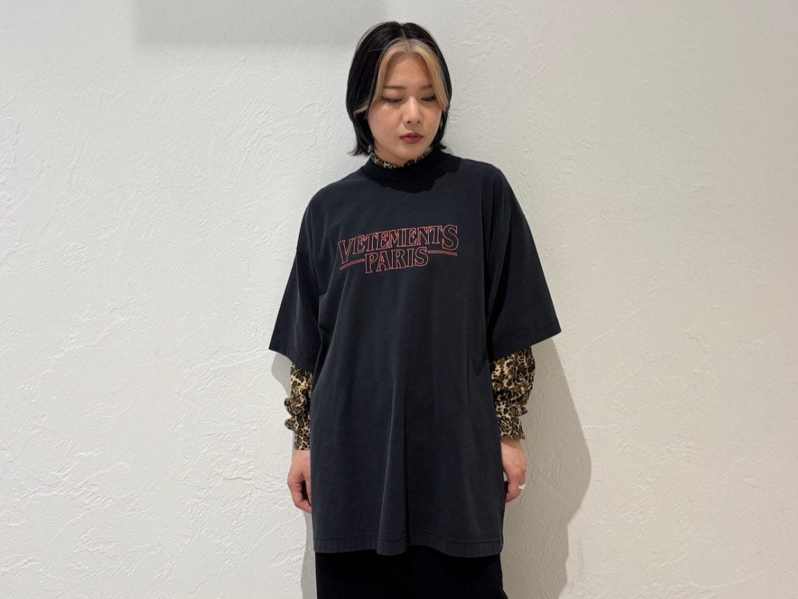 VETEMENTS PARIS LOGO T-SHIRT【24AW】