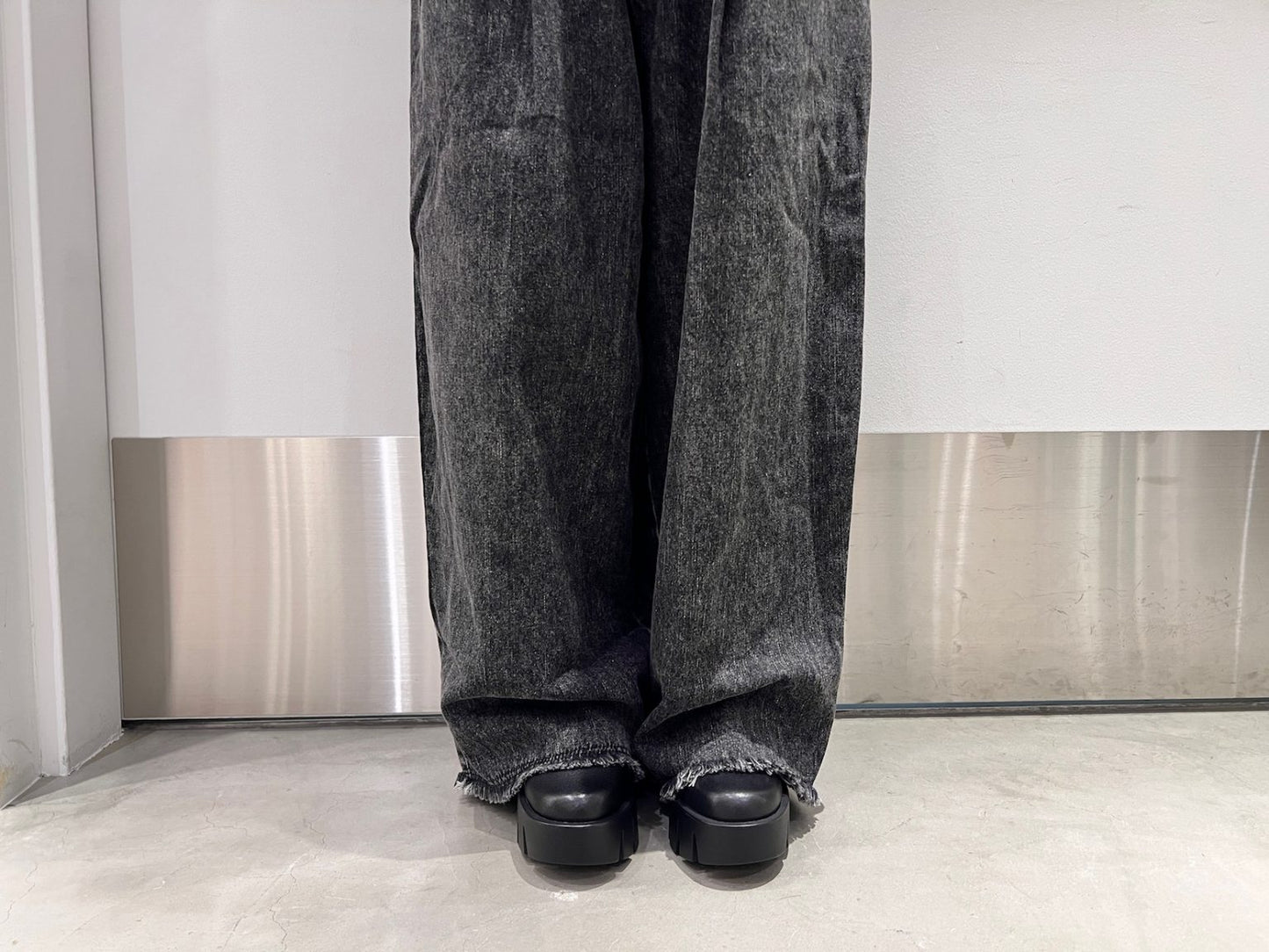 NEW BELTED DENIM