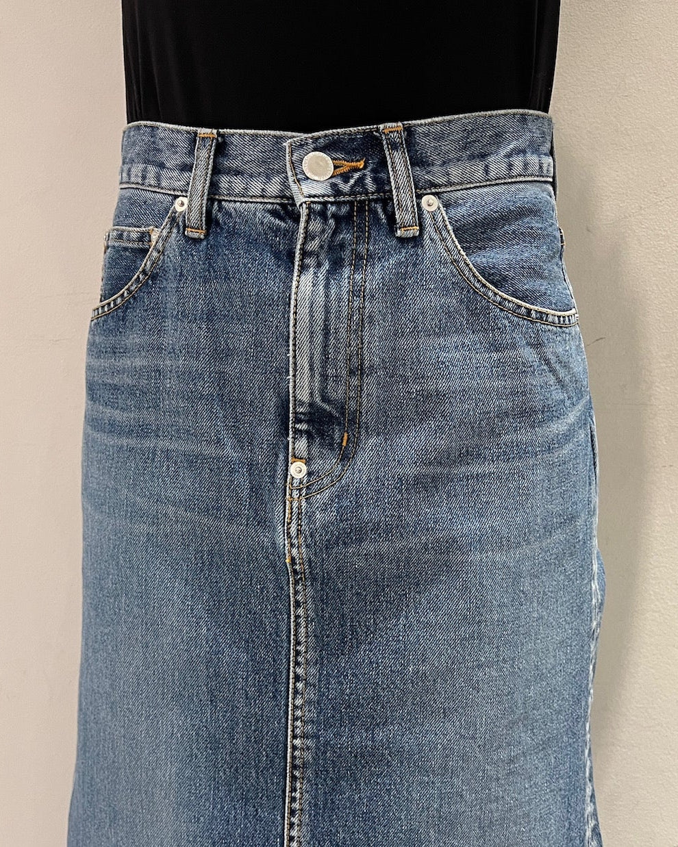 WASHED DENIM GATHERED SKIRT