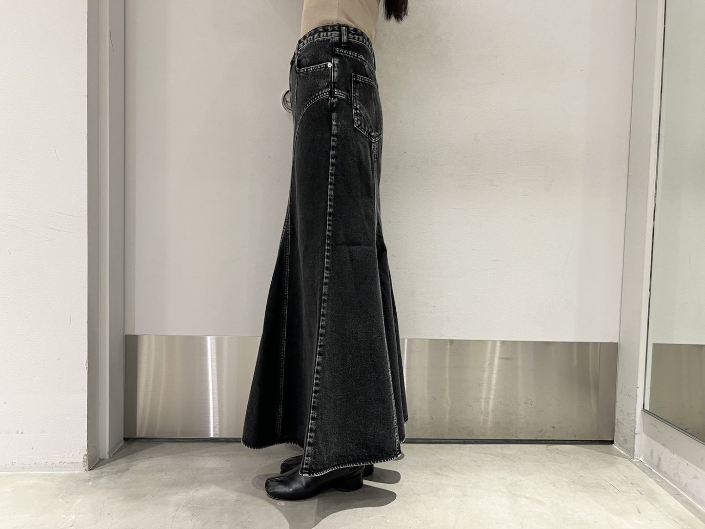 WASHED DENIM MERMAID LINE SKIRT【25AW】