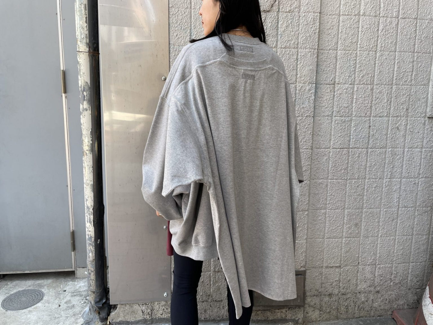 MERGED T-SHIRT SWEATSHIRT