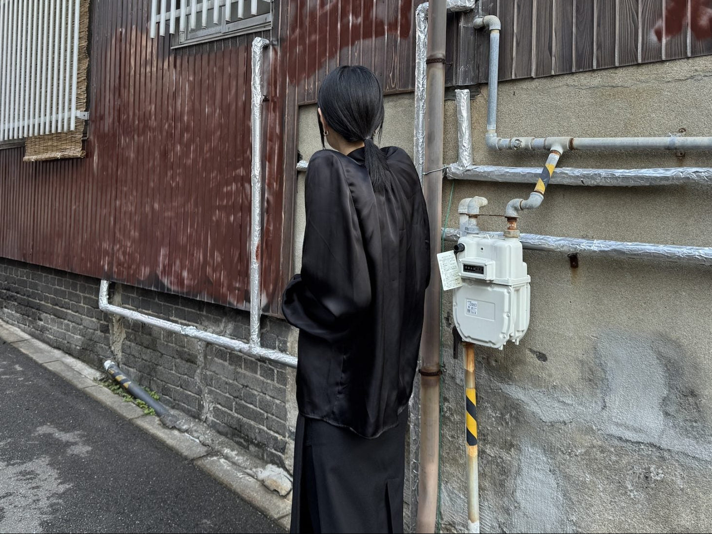 TIGHT SHOULDER BLOUSE