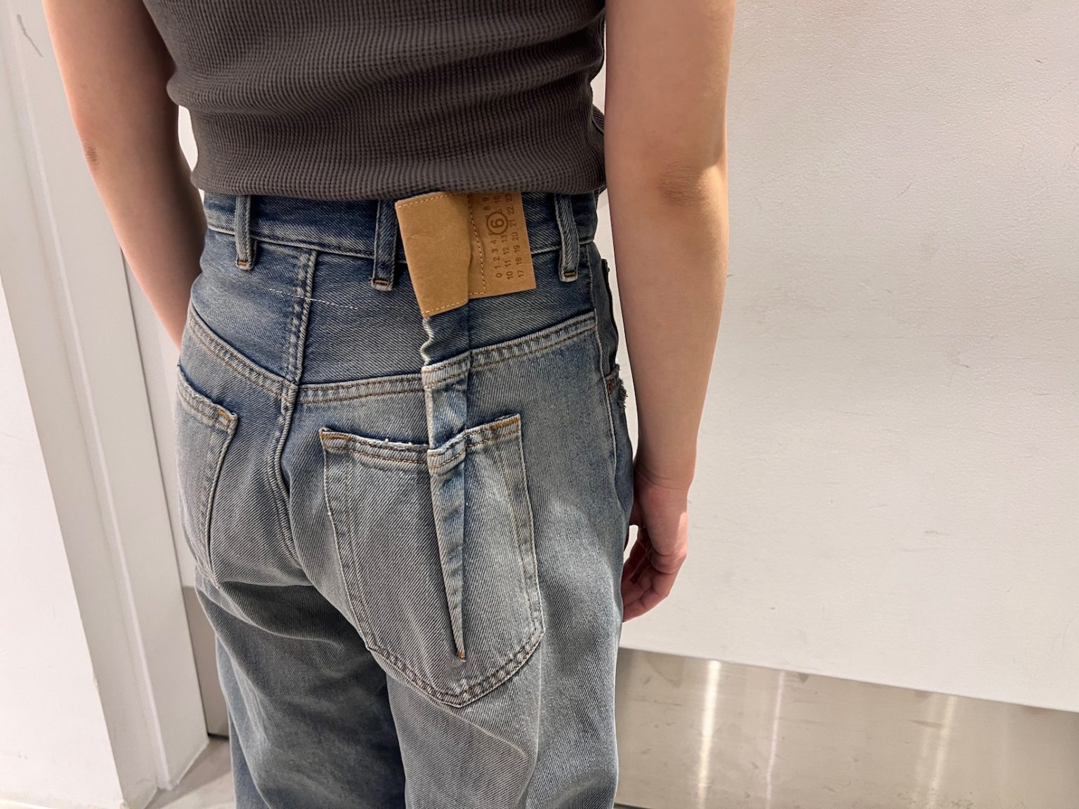 エイジドデニムパンツ｜MM6 MAISON MARGIELA｜MOGGIE CO-OP