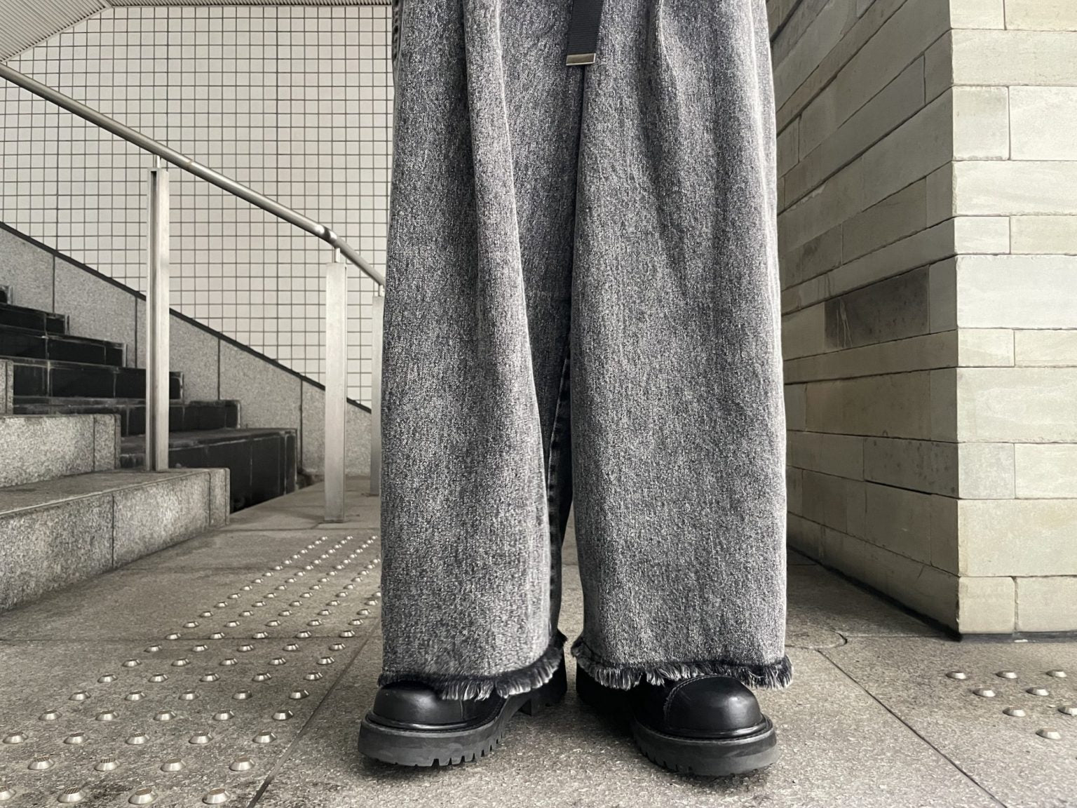 新品特売3.1 フィリップリム 黒 ウール ゆったり パンツ ベルト付き 6/L パンツ