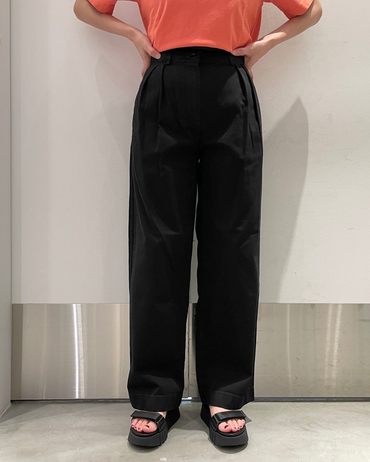 タックパンツ