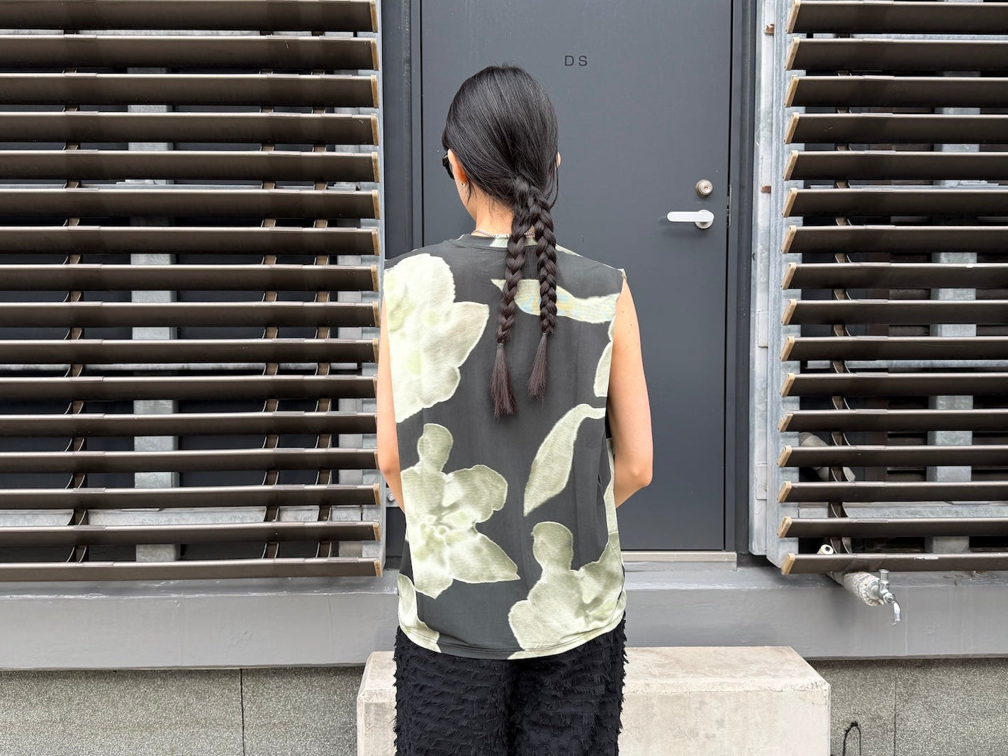 スリーブレストップス