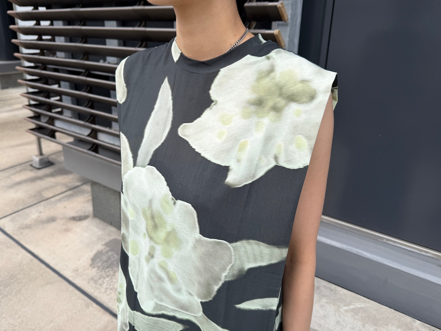 スリーブレストップス