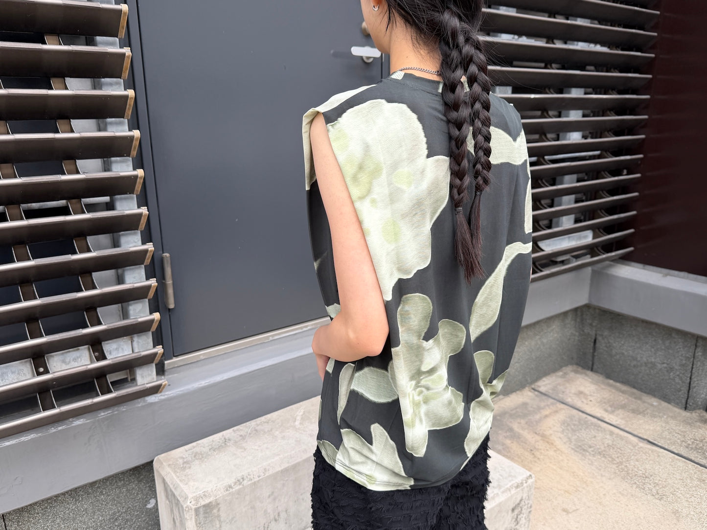 スリーブレストップス