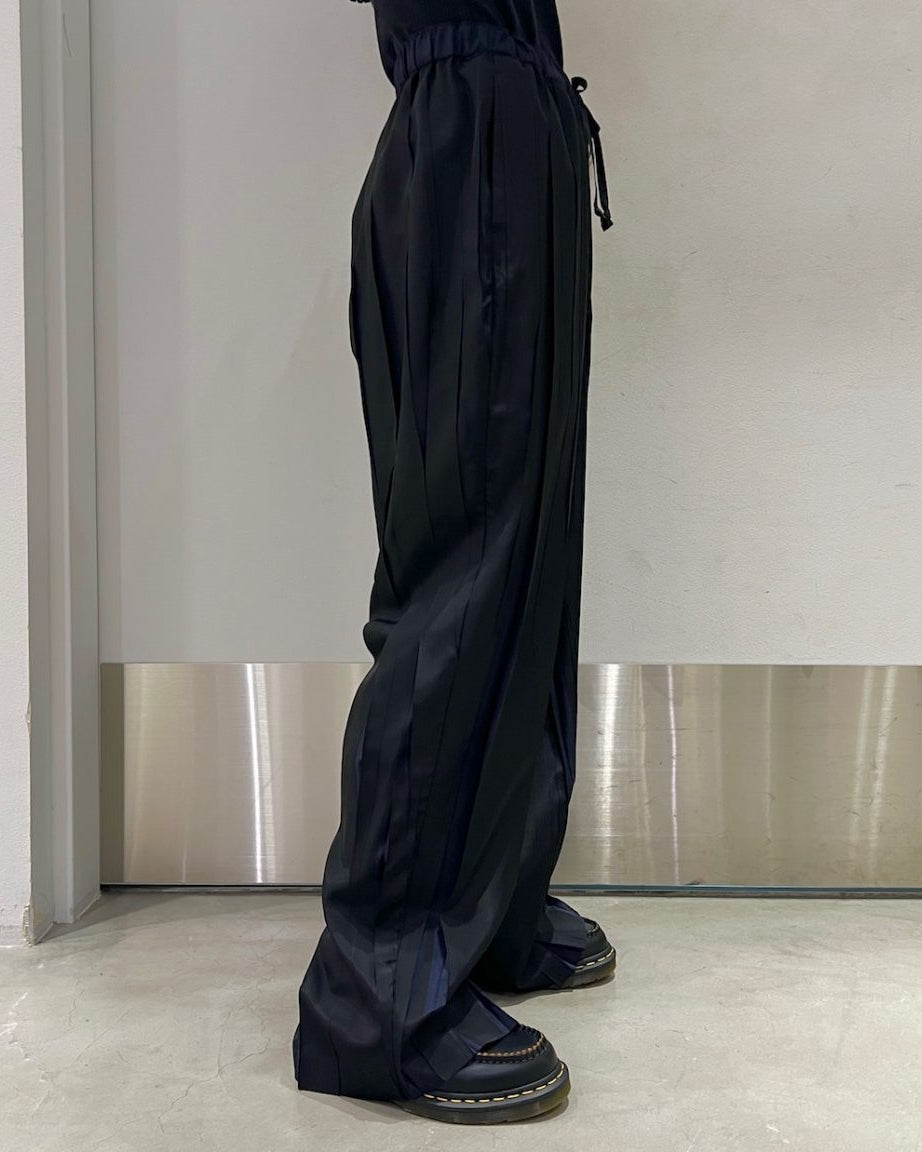 OVER PRINTED RANDOM PLEATS PANTS