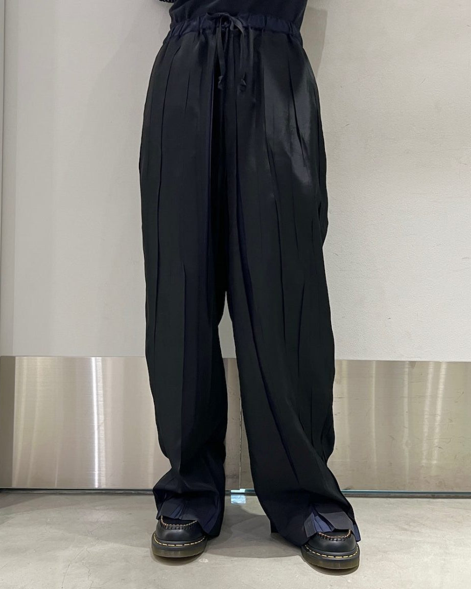 OVER PRINTED RANDOM PLEATS PANTS