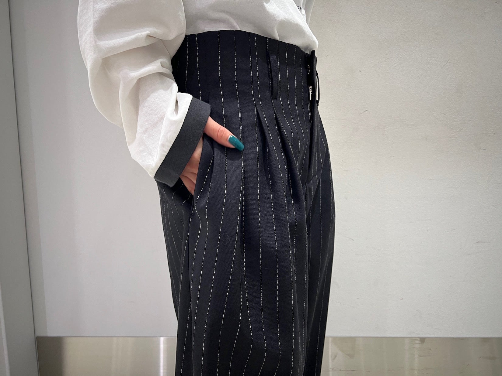5 TUCK TROUSER PANTS｜OVERCOAT（オーバーコート）通販オンライン