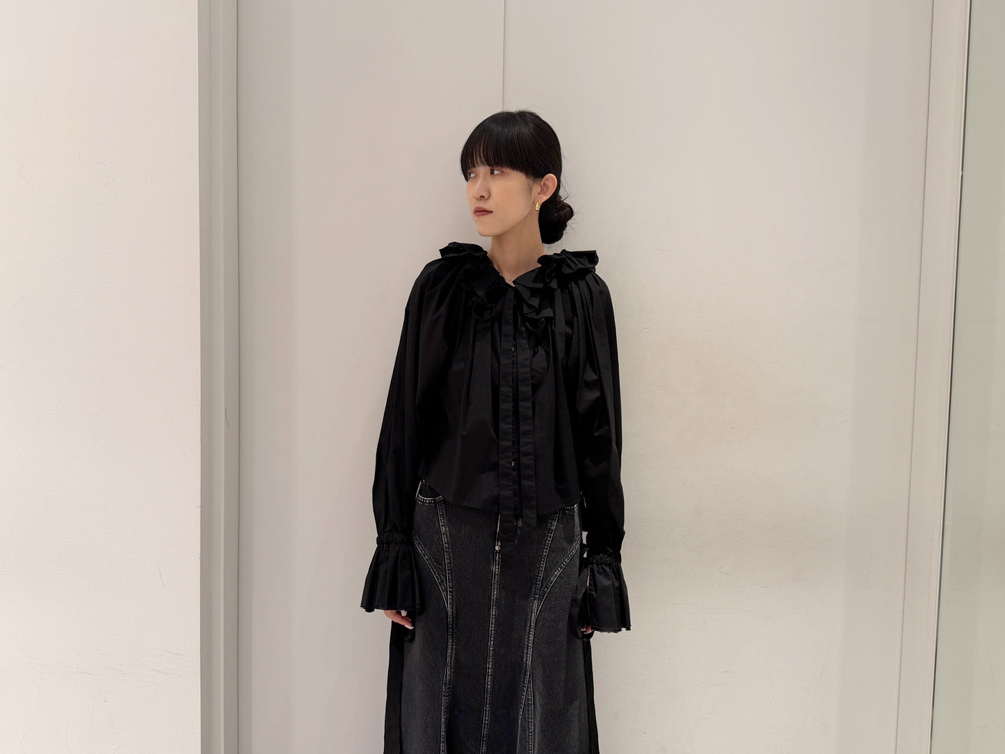 ラッフルブラウス